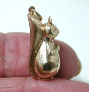 9ct Gold Squirrel Shaped Charm 1960's Vintage 23134 - Picture 1 of 3