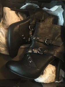 KARDASHIAN KOLLECTION ANKLE/BUCKLED BOOTS -BLACK SIZE 8 1/2 - Picture 1 of 4