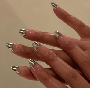 24pcs/set French Silver Tip Press On Nails Medium Almond Aurora Fake Nails 24 Re - Picture 1 of 6
