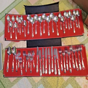 Wm. Rogers TRIUMPH 50 Pc Service for 8 Set Extra Plate Silverplate - Picture 1 of 11