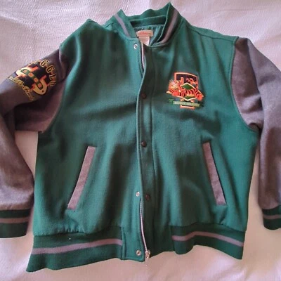 Винтажная куртка Tigger Varsity для взрослых БОЛЬШАЯ зеленая серая шерстяная смесь из магазина Disney - Изображение 1 из 4