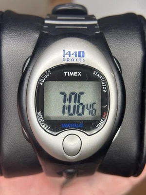 Reloj digital deportivo Timex 1440 para hombre resina negra INDIGLO 30M WR ¡BATERÍA NUEVA! Foto 1 de 4