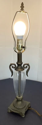 Винтажная греческая урна прозрачное стекло настольная лампа латунное основание желудевый наконечник 24,5 дюйма - Изображение 1 из 4