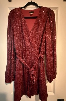 Vestido envolvente sintético de lentejuelas Foto 1 de 4