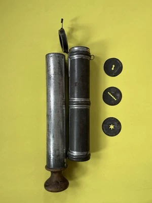 Prensa de galletas vintage con tres discos y mango de madera Foto 1 de 2