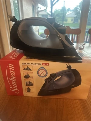 Sunbeam 4214 Steam Master Iron Drip Free System Retractable Cord Foto 1 de 3