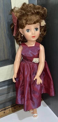 "Muñeca clon Miss Revlon encantadora década de 1950 17"" vestido y zapatos originales" Foto 1 de 4