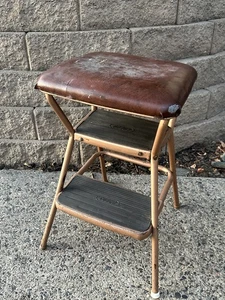 Silla taburete de metal de cocina Cosco vintage asiento abatible vinilo marrón - Imagen 1 de 5