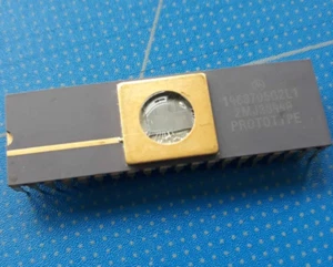 1468705G2L1 Motorola 2MJ33449 PROTOTIPO CMOS enchapado en oro muy raro vintage - Imagen 1 de 5