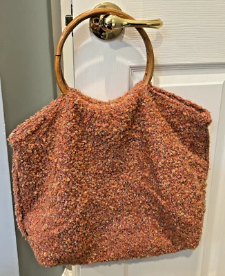BOLSO DE MANO DE COLECCIÓN CANDIE'S MULTICOLOR TEJIDO BOUCLE SUAVE FLOPPY BOHO 7" MANGO BAMBÚ Foto 1 de 4