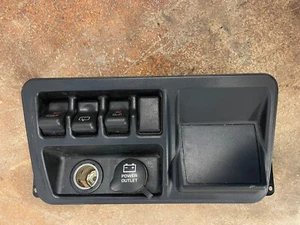 2003 - 2006 JEEP WRANGLER TJ LJ CENTER DASH BEZEL O/D DEFROSTER 56047028AA OEM - Picture 1 of 3