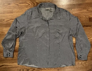 KATHIE LEE Woman Long Sleeve Button Shirt 22W/24W Black White Satin Houndstooth - Picture 1 of 13