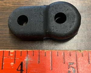 *1EA OEM HONDA RUBBER,T/L.MTG. FITS ATC250R 1985 33715-VM6-000 (R2329) - Picture 1 of 2