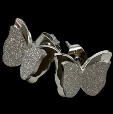 Orecchini Ragazza Donna A Bottone Farfalla glitterata color argento acciaio inox - Immagine 1 di 4