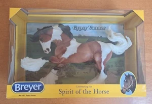 Pintura Breyer Horse #1497 Gypsy Vanner Pinto Bay Brown Celebrating Spirt 1497 nueva en caja - Imagen 1 de 10