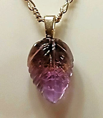 Pendant, Amethyst, Artistic Hand Carved, Elegant, Natural, Gemstone. Foto 1 de 4