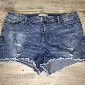 Torrid Denim ausgefranster Saum abgenutzt blau Jeansshorts Plus Größe 22 gebraucht, in einwandfreiem Zustand - Bild 1 von 11