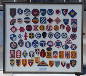 Vintage 2. Weltkrieg gerahmtes Display USA Militär Schulteraufnäher 78x70 - Bild 1 von 11