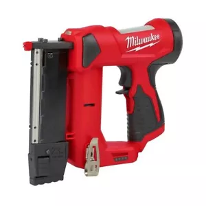 Milwaukee Chiodatrice senza fili compatta calibro 12 V 23 2540-20 - SOLO STRUMENTO - Foto 1 di 1