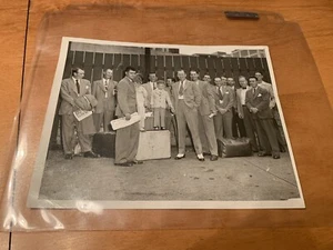 Type 1 Photo Don Robinson 1941 Red Sox On Way From Spring Training - Picture 1 of 2