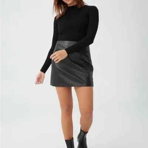 Cotton On Vegan Leather Black Mini Skirt Size XL - Picture 1 of 9