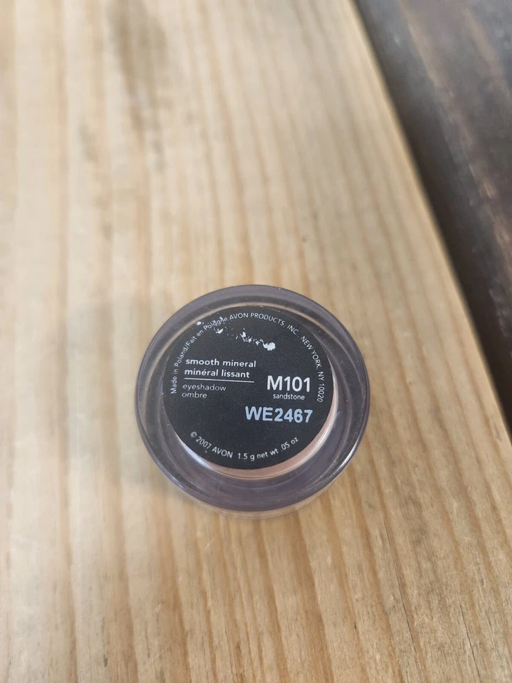 Avon Smooth Mineral Eyeshadow Sandstone M101 NEW but no seal - Image 1 of 1