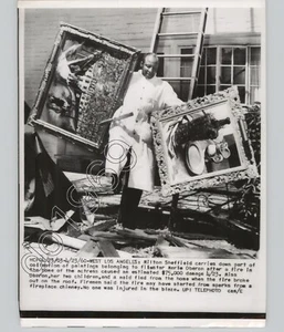 The Aftermath of a Fire At Filmstar MERLE OBERON's Home. Foto de prensa de 1960 - Imagen 1 de 2