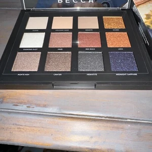 Becca Volcano Goddess 12 Eyeshadow Palette ORIGINAL NEW - Picture 1 of 4
