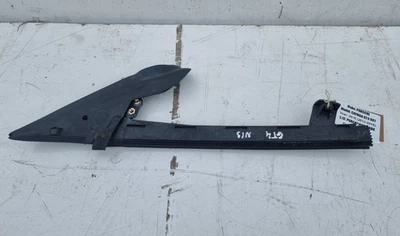 SELLO GUÍA VENTANA INFERIOR PUERTA IZQUIERDA PASAJERO PORSCHE 981 CAYMAN GT4 2012-2016 Foto 1 de 4