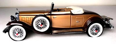 Franklin Mint 1930 Cadillac Roadster V-16 Gold scale 1:43 INV# 4013 - Image 1 of 4