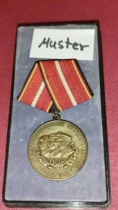 RDA Medalla al Mérito del NVA estampada en plata  - Imagen 1 de 4