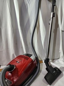 Miele Compact C2 Electro+ Powerline SDCE0 Vacuum w retracting cord RED Nice - Picture 1 of 9