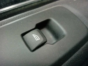 REAR LEFT POWER WINDOW SWITCH / 2093941 FOR LAND ROVER DISCOVERY 4 TDV6 SE - Picture 1 of 10
