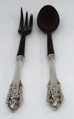 Cuchara y tenedor para servir ensaladas barrocas Wallace Silver Grande con tazón de madera, 11" Foto 1 de 4