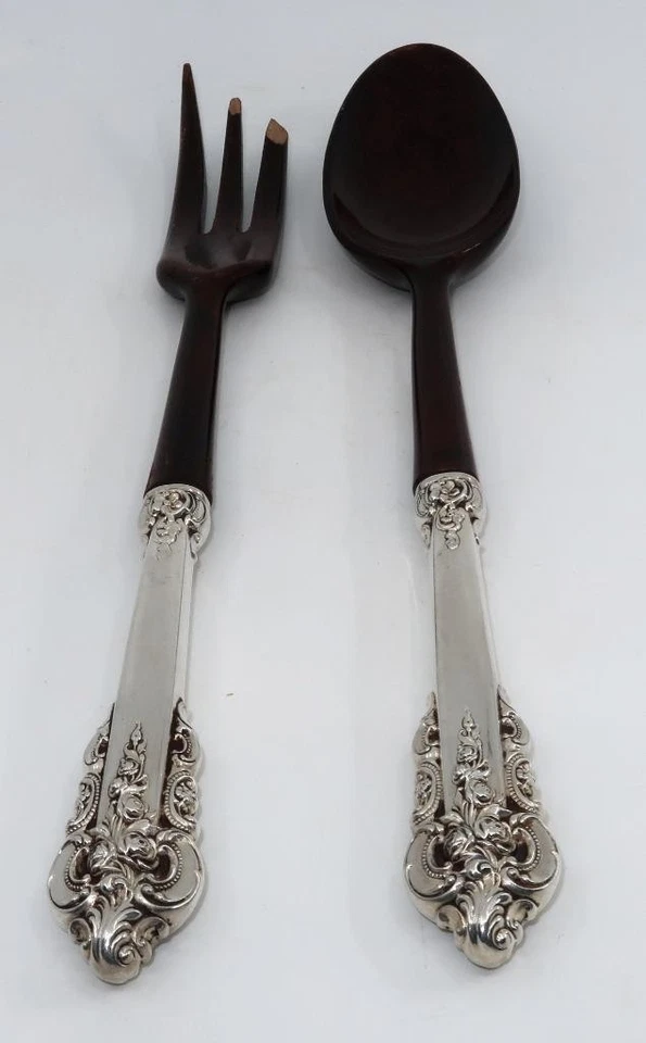 Cuchara y tenedor para servir ensaladas barrocas Wallace Silver Grande con tazón de madera, 11" Foto 1 de 4