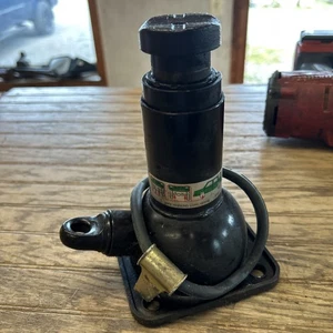 89-95 Toyota Pickup Truck 4X4 Jack Used Emergency Jack - Picture 1 of 7