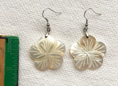 Mother Pearl 1" Shell Hibiscus Earrings Hawaii Jewelry Handcrafted Hawaiian Gift - Image 1 of 2