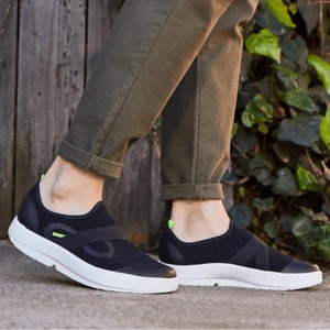 OOFOS OOMG Sport Low Slip-on Shoe Sneakers Black Size 8.5 EU 39.5 - Picture 1 of 14