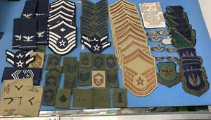 NICE LOT OF USA MILITARY RANK INSIGNIA -PATCHES PINS - Picture 1 of 12