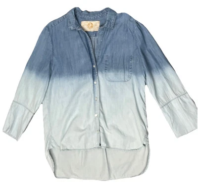 Blusa Boho Bella Dahl Azul Cambray Ombre Abotonada Grande Costa Occidental Elegante Foto 1 de 4