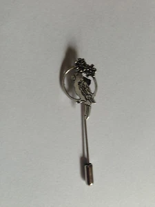 parrot  on a tie stick pin perfect to add also onto a hat scarf collar refc30 - Picture 1 of 1