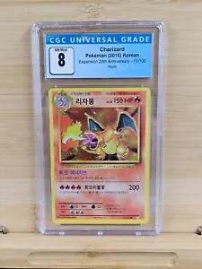 POKEMON CHARIZARD CGC 8.0 - 2016-ESPANSIONE COREANA 20° ANNIVERSARIO 11/100 - HOLO - Foto 1 di 1