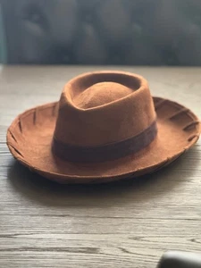 Disney Toy Story Sheriff Woody's Tamaño Adulto Sombrero de Vaquero Imitación Gamuza Disfraz OSFA - Imagen 1 de 6