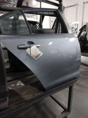 Conjunto de puerta trasera derecha usado lado trasero se adapta a: Toyota Corolla 2020 sedán plataforma trasera Foto 1 de 4