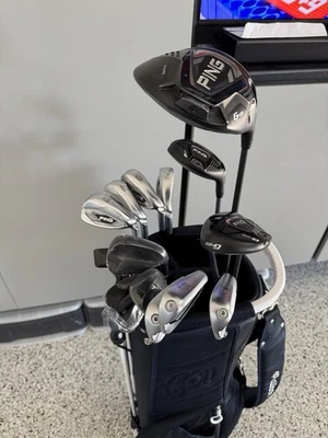 Conjunto completo de tacos de golfe Ping G425 com 3 novos putter Titleist Vokey Wedges e Cleveland - Imagem 1 de 4