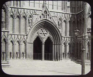 Glass Magic Lantern Slide WEST DOOR YORK MINSTER C1890 VICTORIAN PHOTO . ENGLAND - Picture 1 of 2