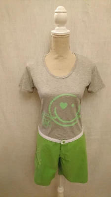 Zweiteilige Sommer-Damen Set: Sommer Shorts (RIP CURL)+T-Shirt (markenlos )Gr. S - Bild 1 von 4