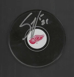 Steve Ott Signed Detroit Red Wings Puck - Picture 1 of 1