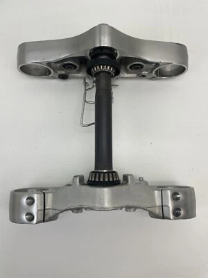 Horquillas de suspensión delantera triple árbol Suzuki Boulevard M109R VZR 1800 2005-2009 Foto 1 de 4