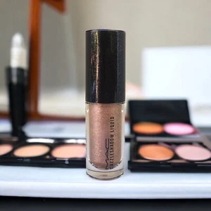 MAC Cosmetics ‘Beam Time’ DAZZLESHADOW LIQUID Eyeshadow, 4.6 G / 0.16 US FL OZ. - Picture 1 of 17